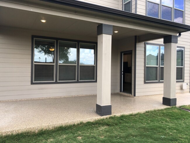 Building Photo - Landmark Pointe