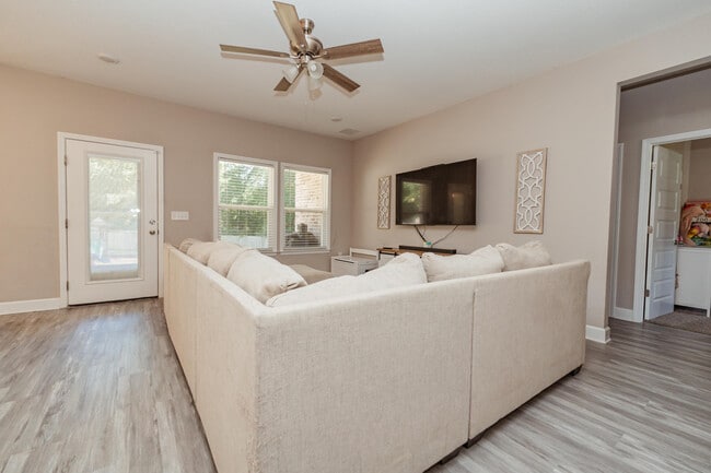 Photo - 1512 Long Needle Ct
