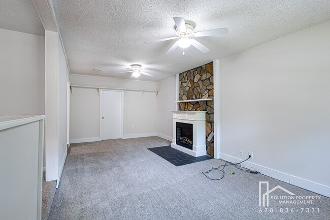 Photo - 1006 Hampton Ct NW