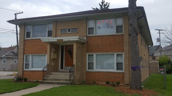 Building Photo - 8913 Grant Ave Unit 4