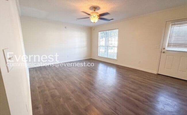 Photo - 1592 King James Dr