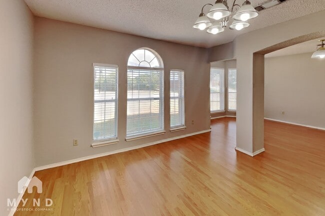 3205 Meadowview Dr