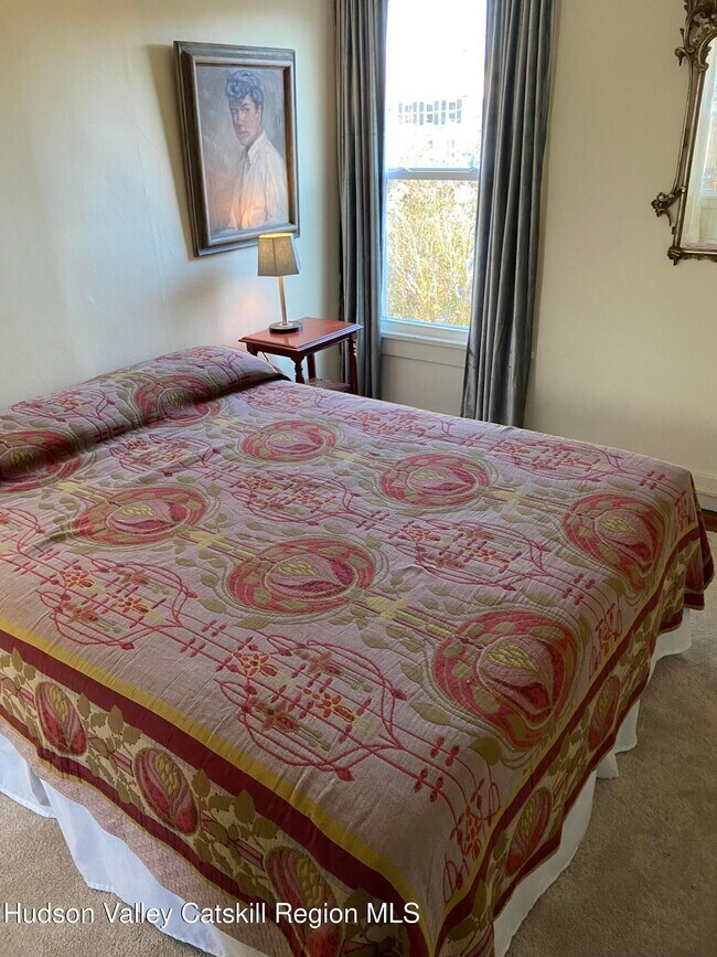 Photo - 251 Robinson St