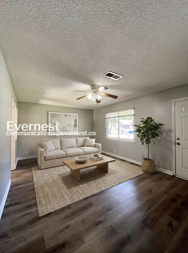 Photo - 409 Alexander Dr