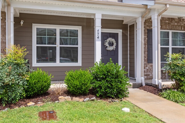 Photo - 774 Bradburn Village Way