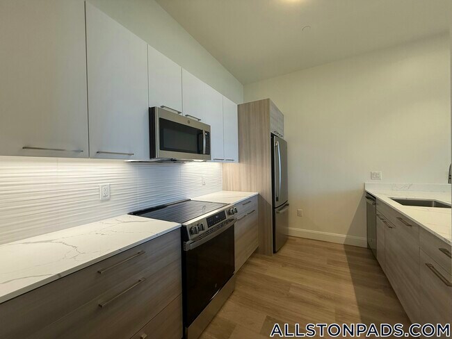 Building Photo - 1079 Commonwealth Ave Rental