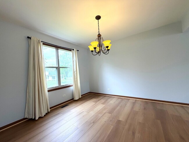 Photo - 1724 Hall Pl