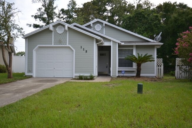 Building Photo - Cute 3 BR/2 BR Home  ~ Community Pool ~ Fe...
