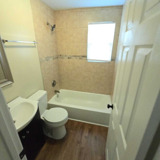 Photo - "Charming 2-Bedroom Duplex Retreat in Macon – Your Perfect Home Awaits on Woodard Avenue!" Unit 12B
