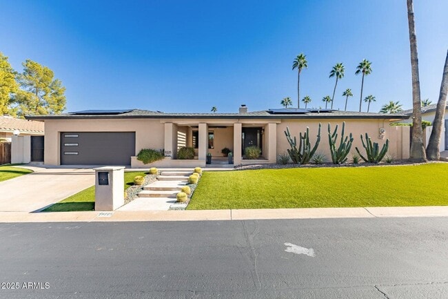 Building Photo - 9225 N Arroya Vista Dr W