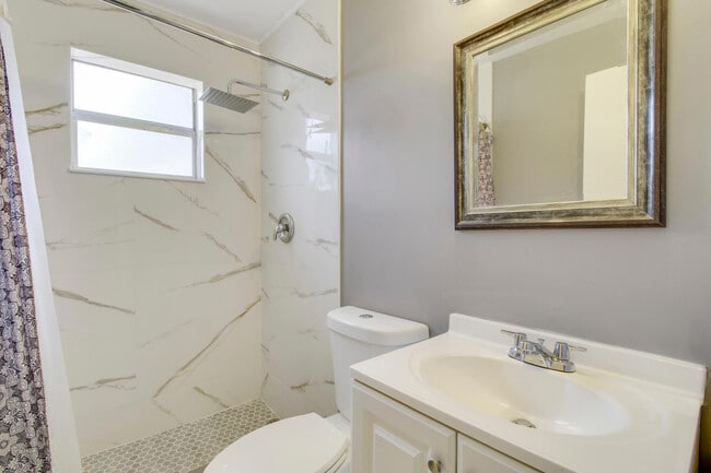 1325 W 32nd St