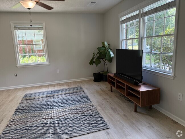 Building Photo - 4451 Donwood Dr Rental