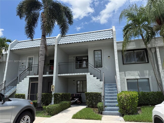 Building Photo - 16511 Blatt Blvd Unit 203