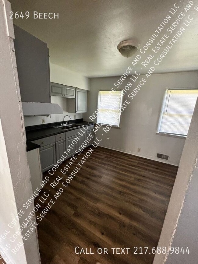Photo - 2649 Beech-