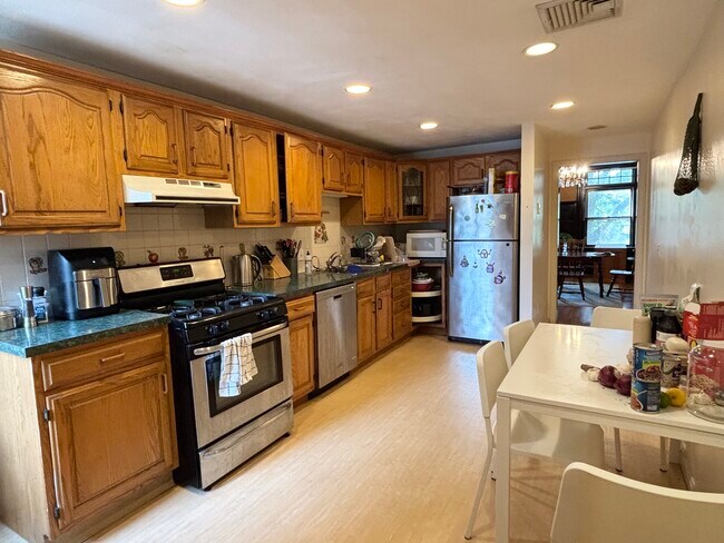 Photo - 1901 Beacon St Unit 2