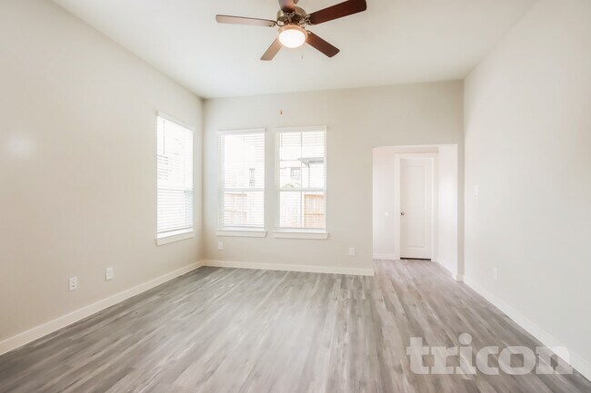 Photo - 9835 Willow Creek Commerce Dr