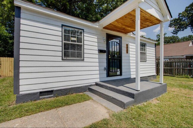 2904 Barron Ave