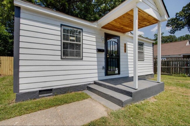 Photo - 2904 Barron Ave