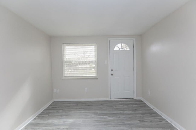 Photo - Bright, Updated & Prime Location!