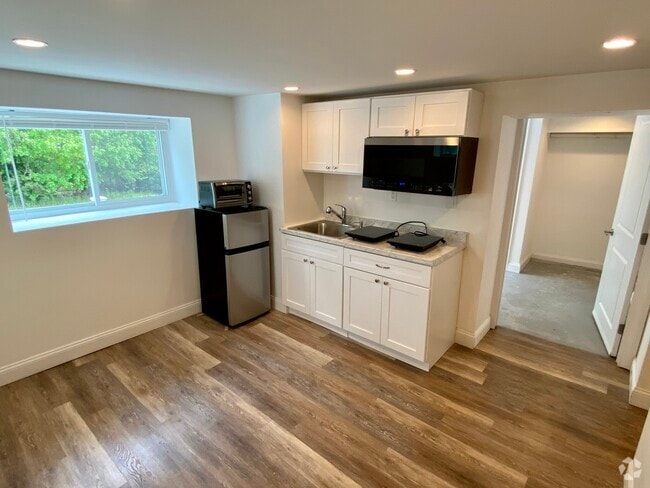 Building Photo - 52 S Border Rd Unit A Rental