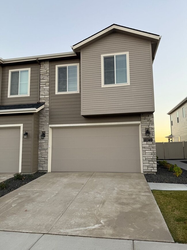 Photo - Modern Townhouse for Rent in Desirable Star - 3 Bedroom and 2.5 Bathroom