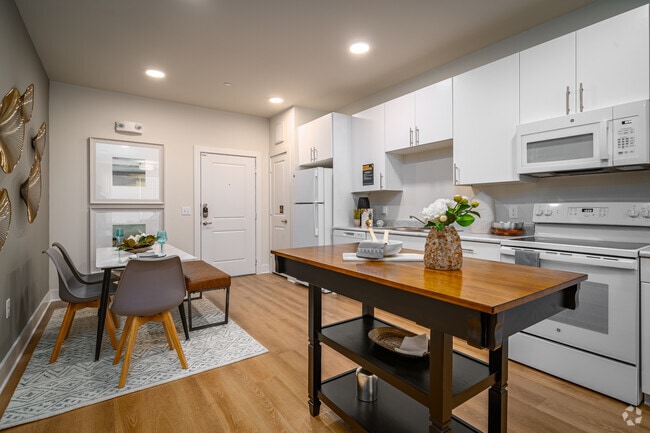 1BR, 1BA - 768SF
