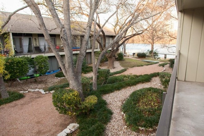 Building Photo - 500 E Riverside Dr Unit 238 Rental