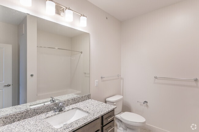 2BR, 2BA - 993SF