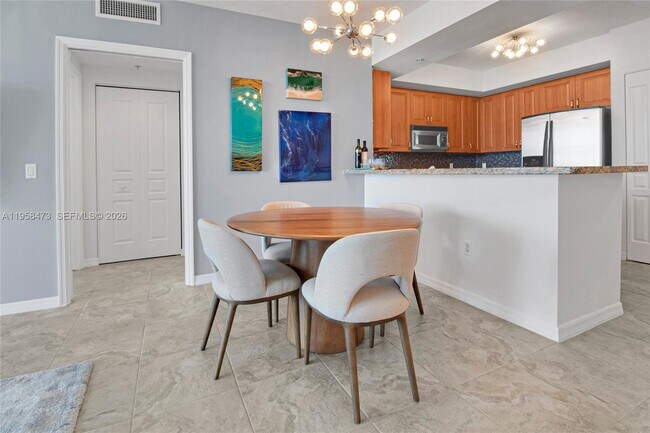 Photo - 350 SE 2nd St Unidad 1640