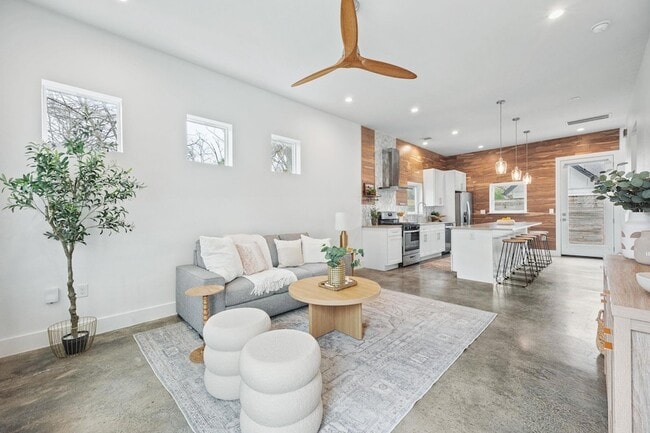 Building Photo - 1218 Eleanor St