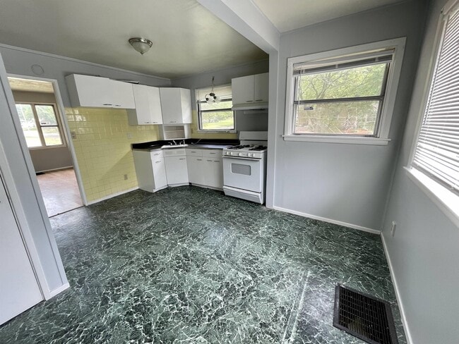 Photo - 904 Oakley Ave
