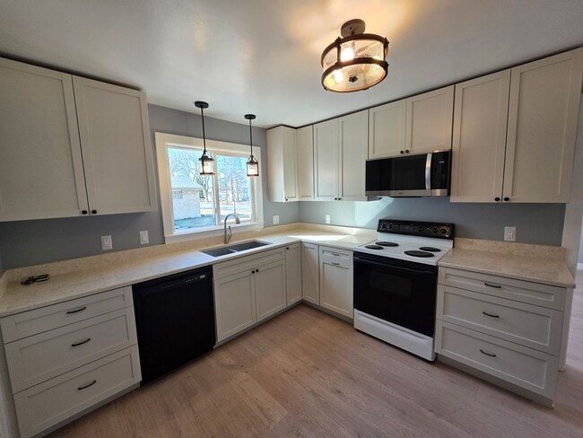 Photo - 367 Mohawk Ave