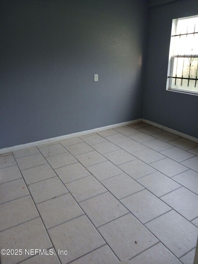 Photo - 3420 Japonica Rd N