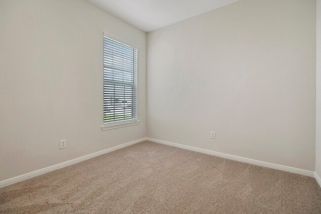 Photo - 15858 Berry Hl Dr