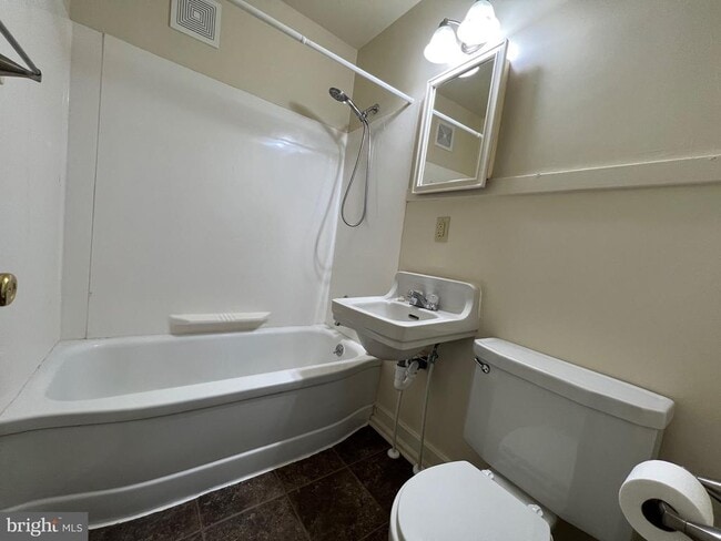 Photo - 212 Morton St