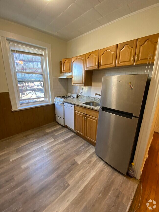 Building Photo - 126 Warren St Rental