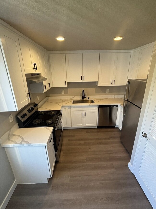 QUARTZ COUNTERS