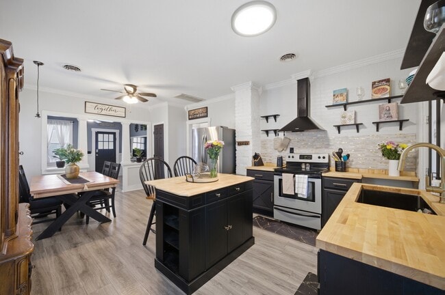 Photo - 1080 Green St