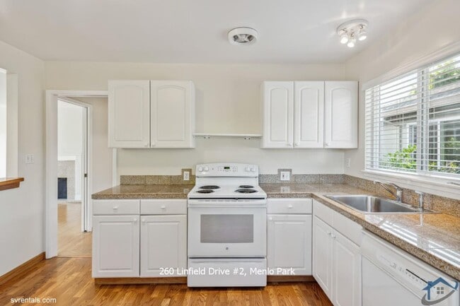 Photo - 260 Linfield Dr