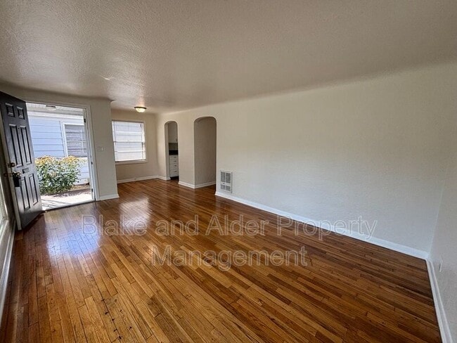 Photo - 656 Breys Ave NE