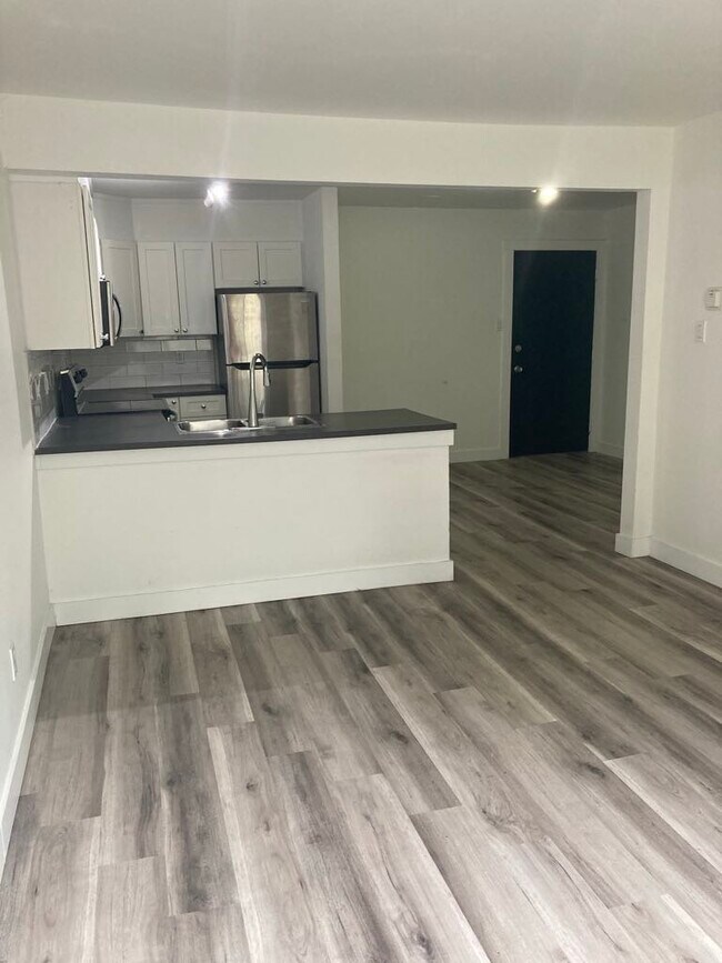 Photo - Fully Renovated Unit Available June 1! Unité 0205