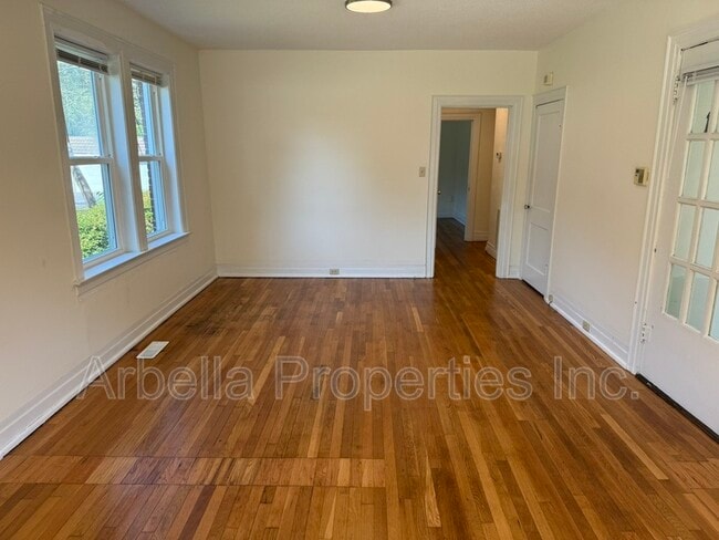 Photo - 707 E Unaka Ave Unit Apt 1