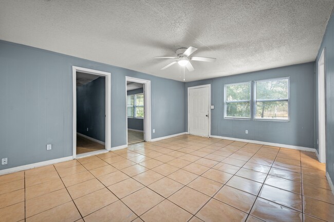 Photo - 304 Bernard Rd Unit 2