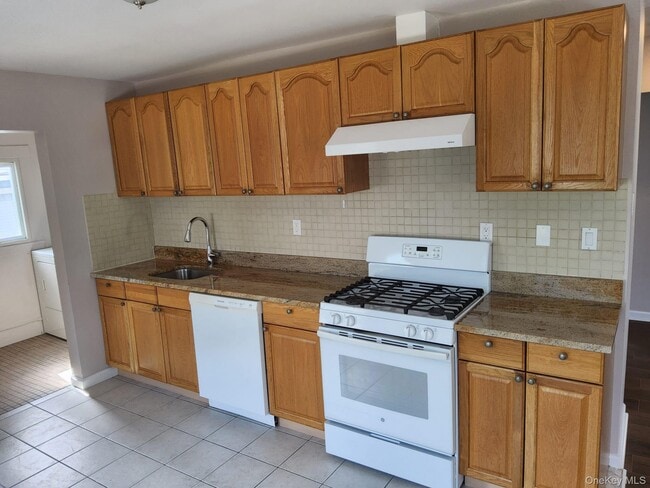 Photo - 90 Hempstead Ave