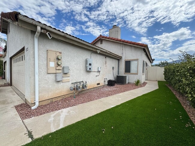 1523 Woodpine Dr