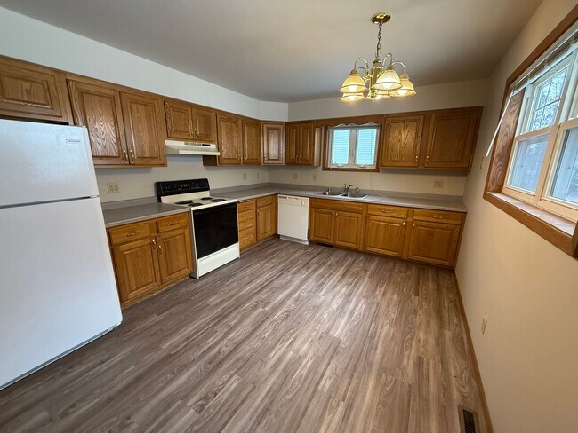 Photo - 554-556 E Wisconsin St Unit 554