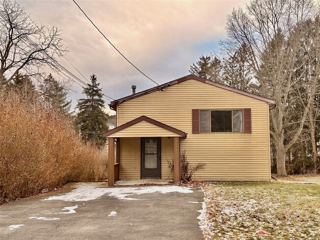 Building Photo - 1613 Newell Rd