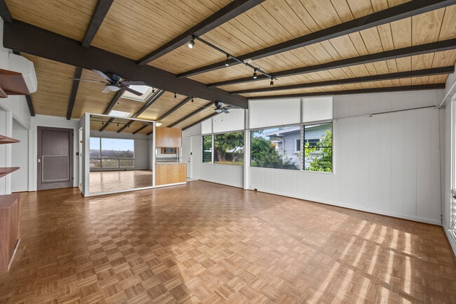 Photo - 1608 Makamua St