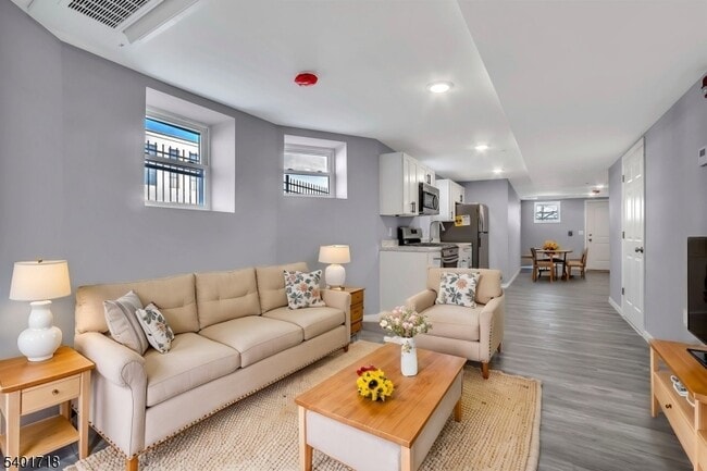 Building Photo - 155 Clifton Ave