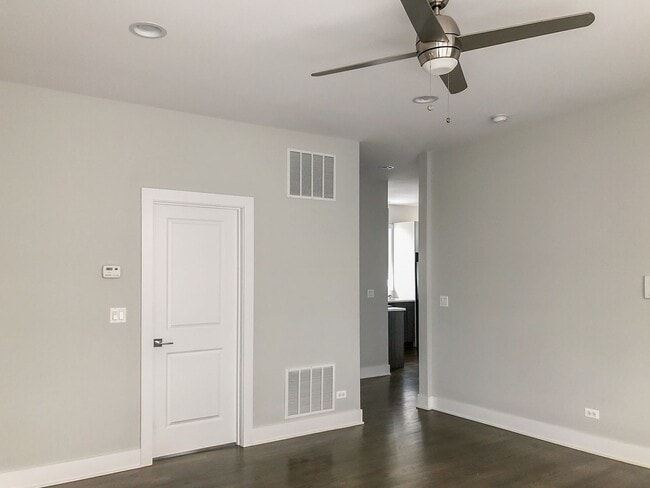 Photo - 2620 N Rockwell St Unit 3